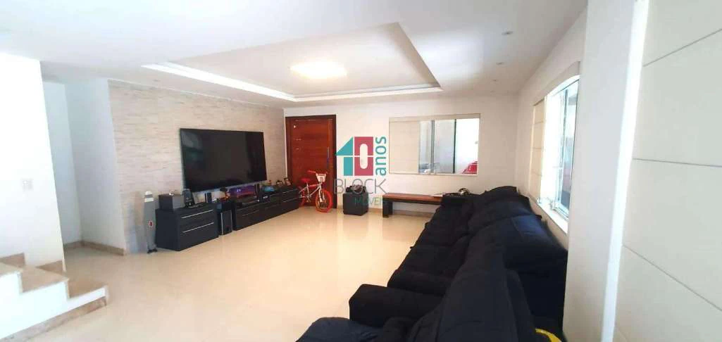 Condominium house with 4 suites and a home office desk — photo 16