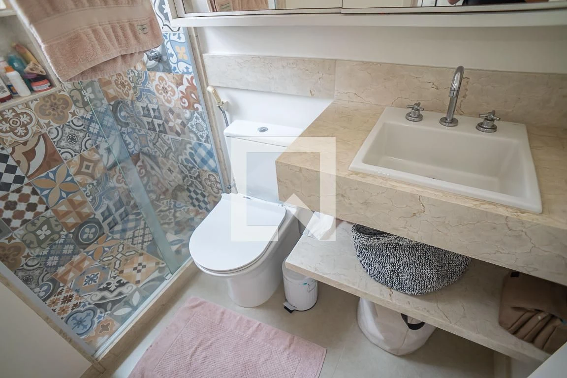 Furnished 2-bedroom apartment with en-suite bathrooms and open kitchen — photo 66