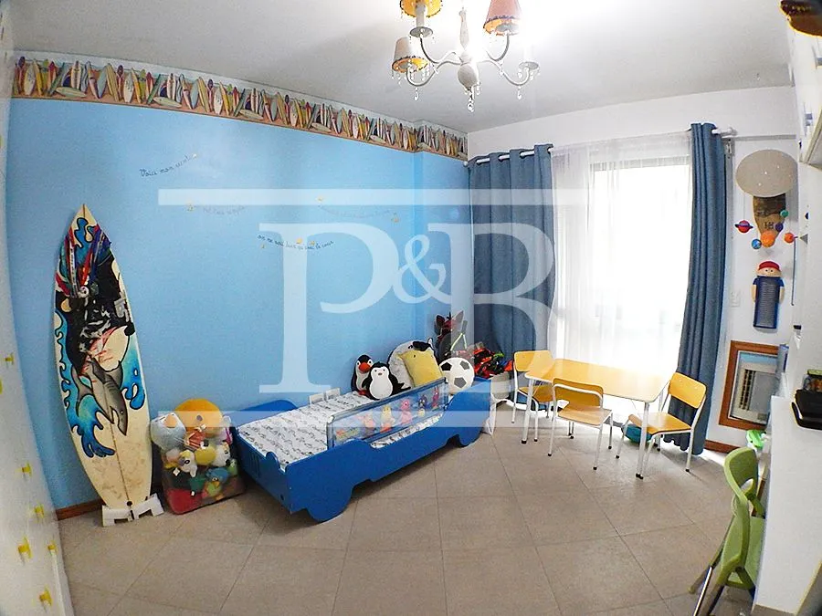 4-bedroom apartment with 266 m² and 4 parking spaces — photo 14