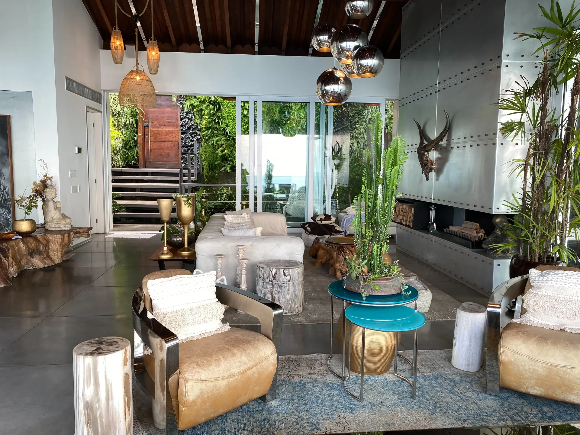 800 m² house with 5 bedrooms and an open-plan kitchen — photo 8