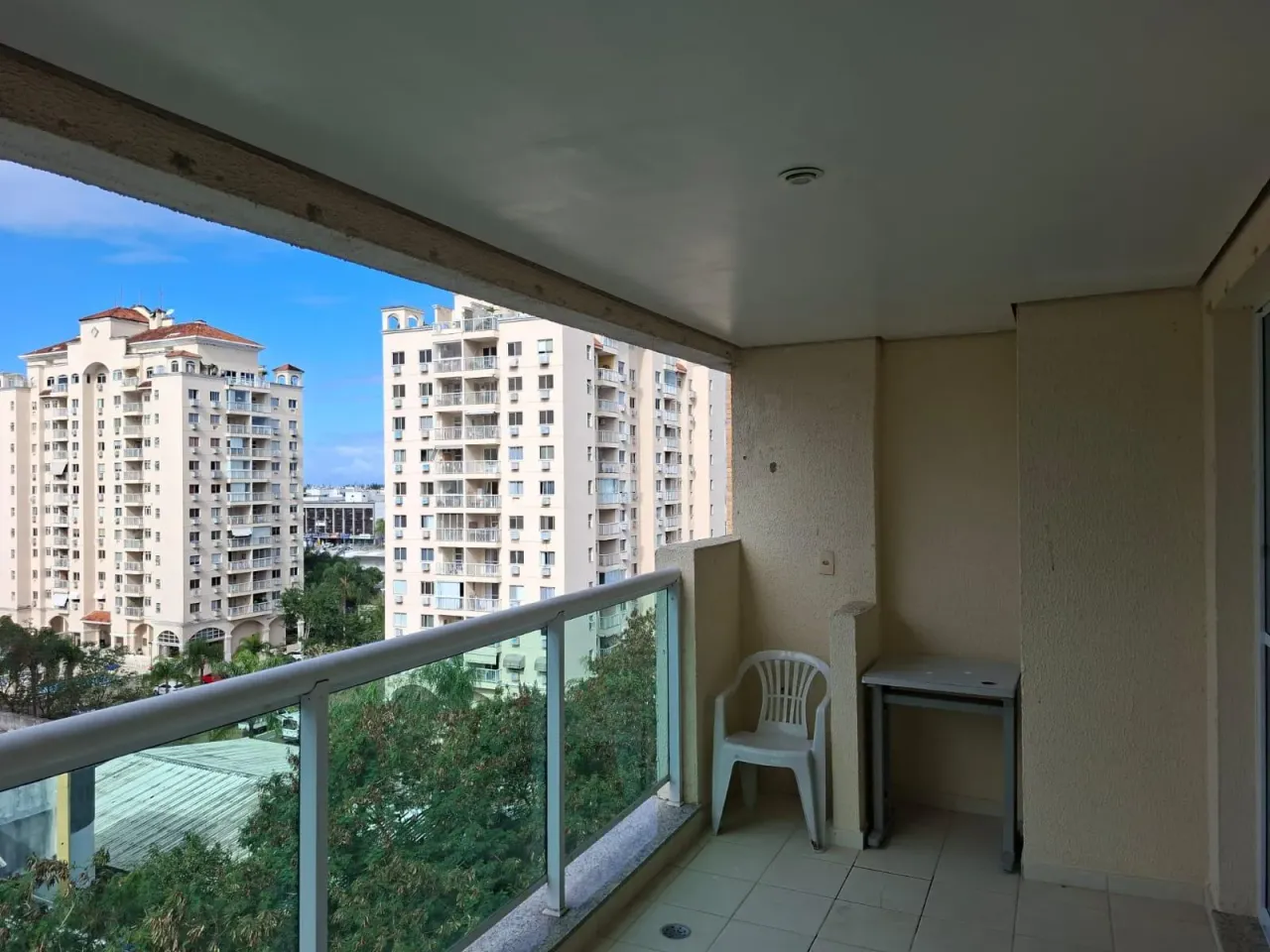 Apartamento sem mobília com 3 quartos e varanda — photo 16