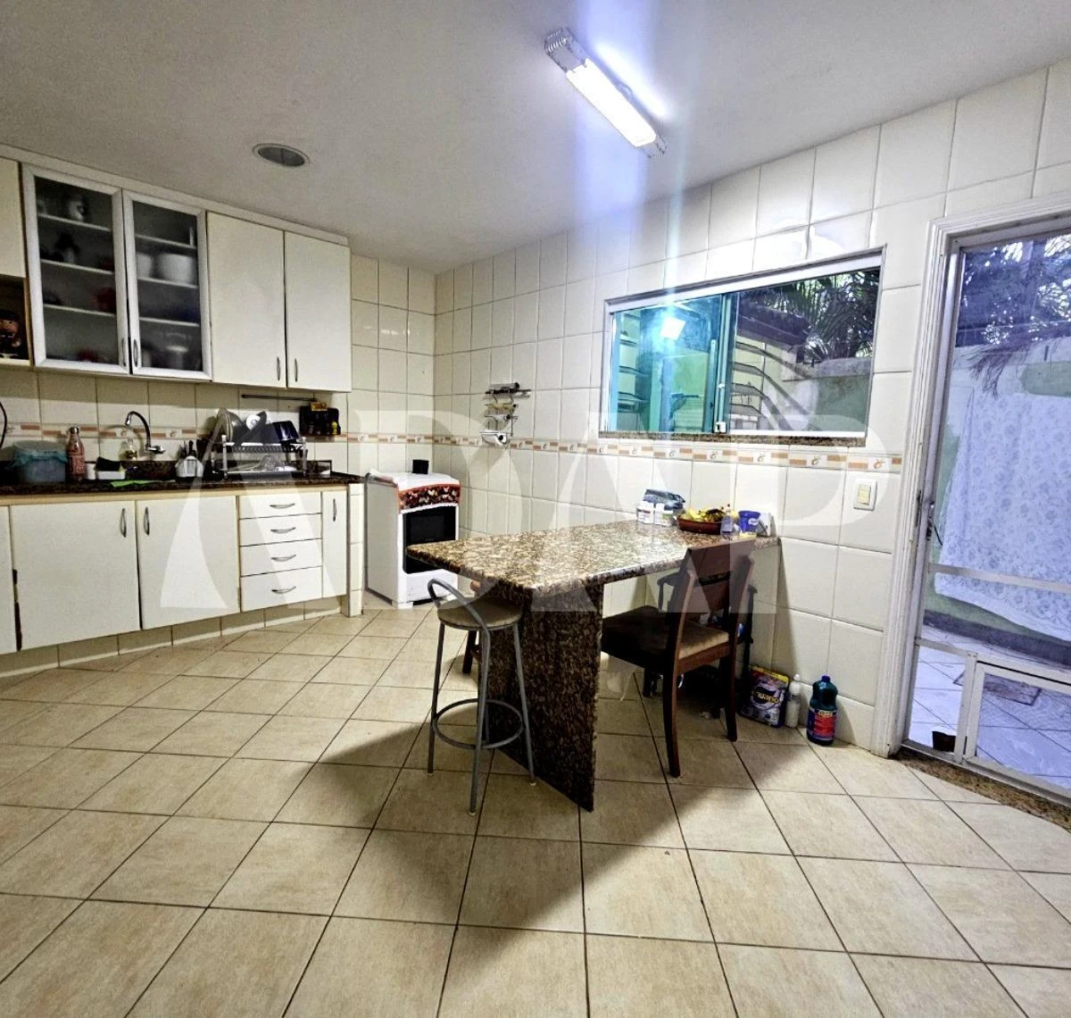 Unfurnished 254 m² house with a built-in balcony grill — photo 18