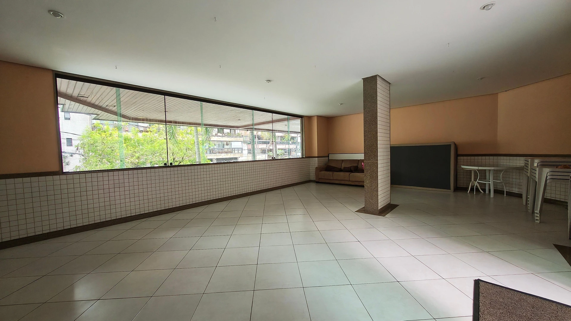 3-bedroom apartment in a building with a pool — photo 39