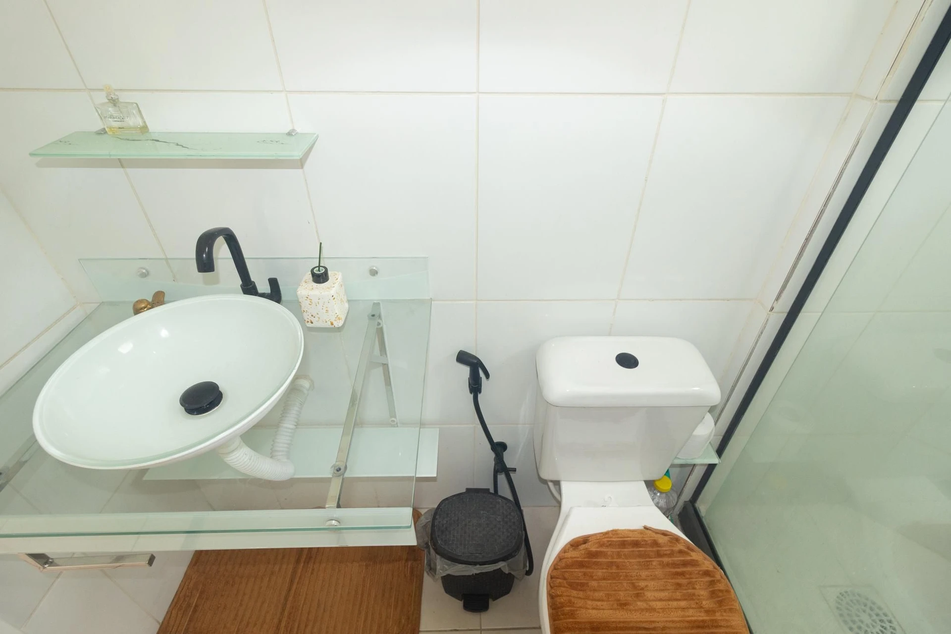2-bedroom apartment in a building with a pool — photo 25