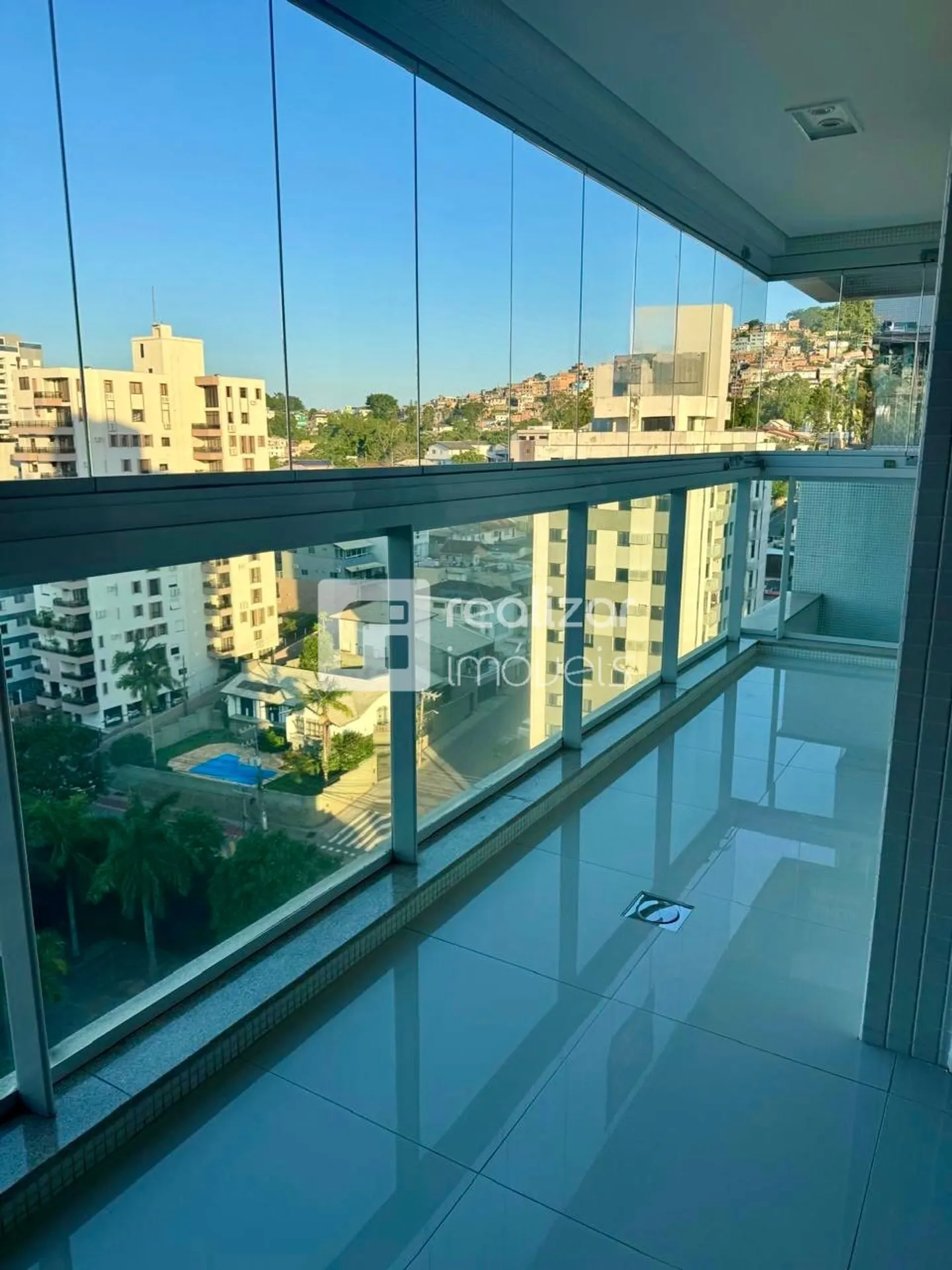 Apartamento de 2 suítes com 82 m² no 11º andar