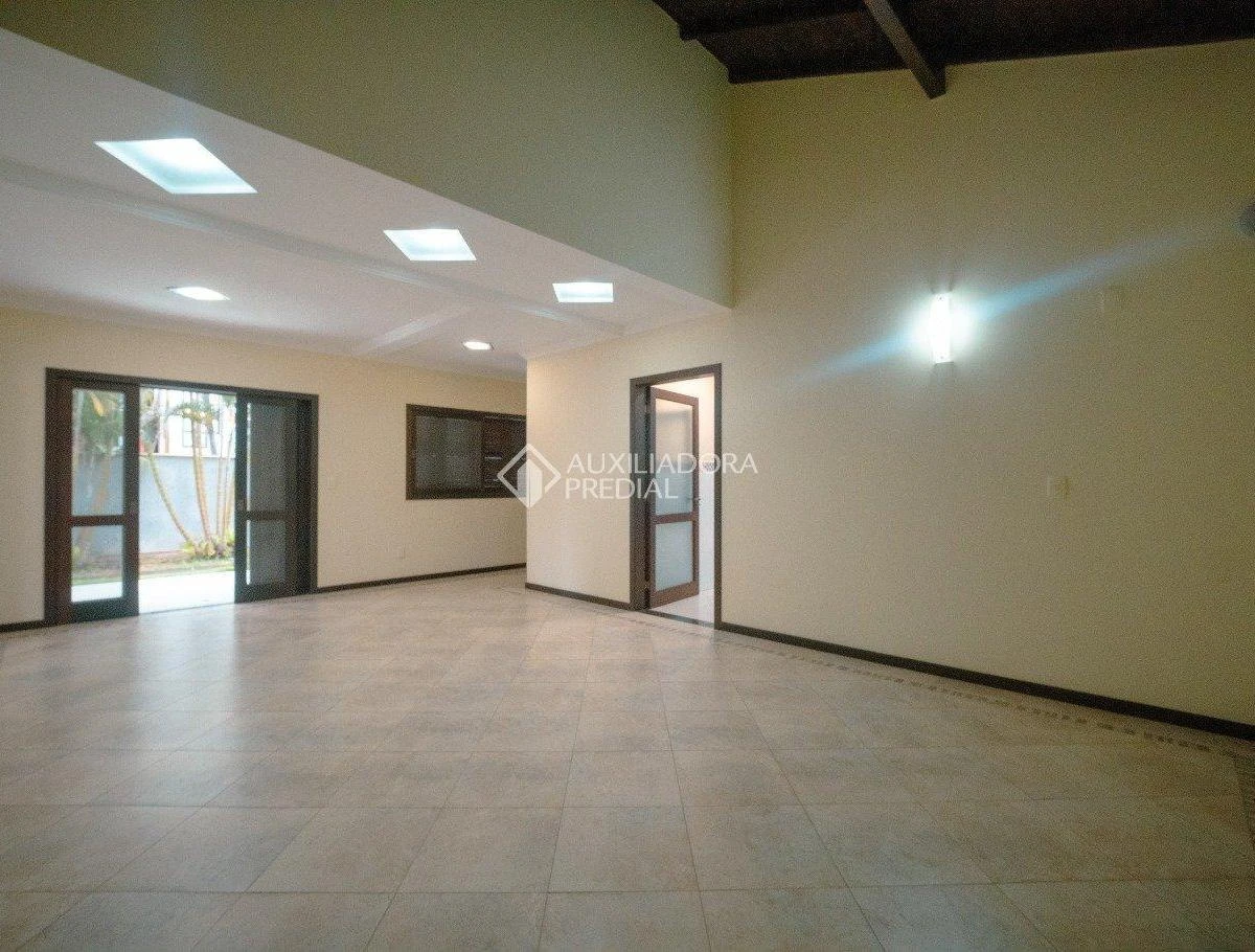 1723 m² house with a bathtub and a grill on the balcony — photo 29