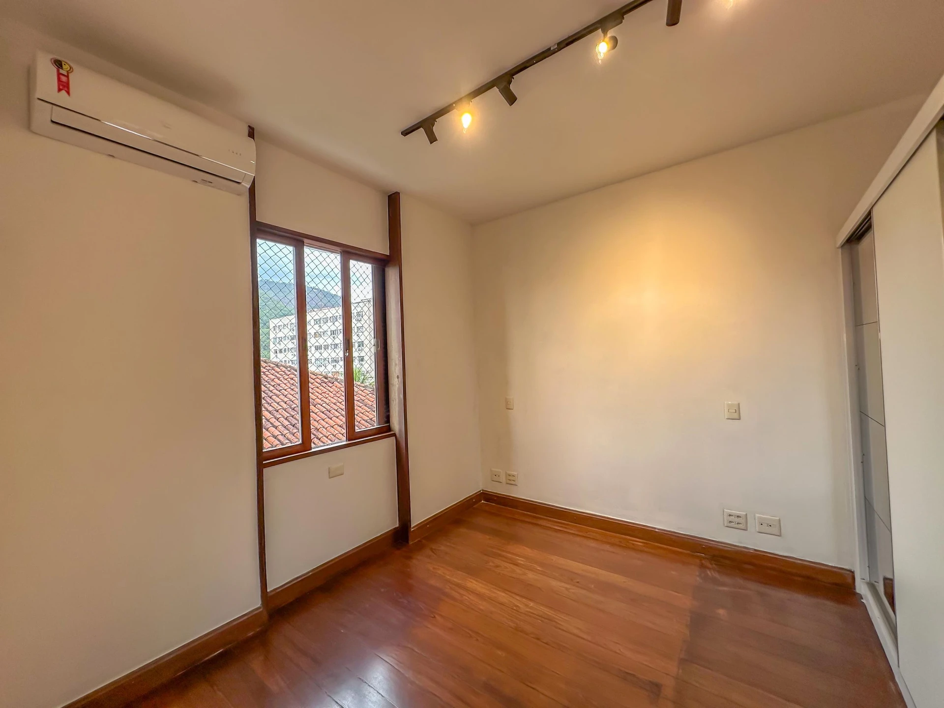 Apartment, 275 m², with a glass-enclosed balcony — photo 39