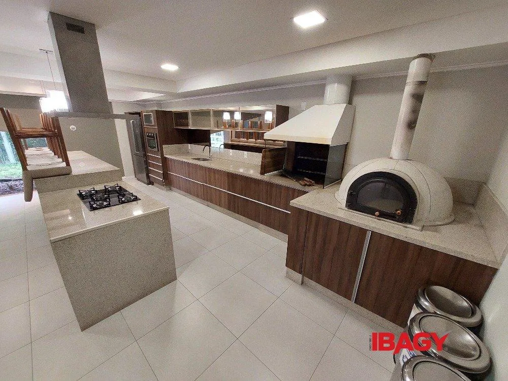 3-bedroom apartment with a grill on the balcony — photo 23