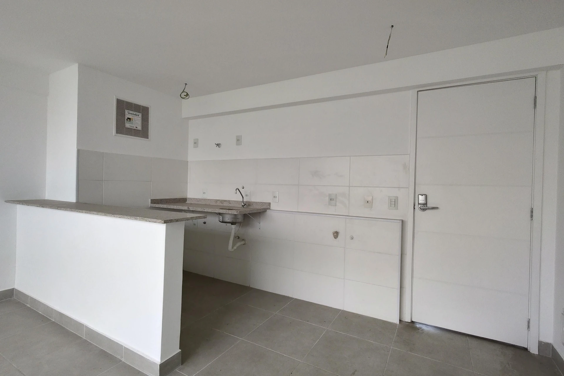 1-bedroom apartment with an open-plan kitchen and parking — photo 21