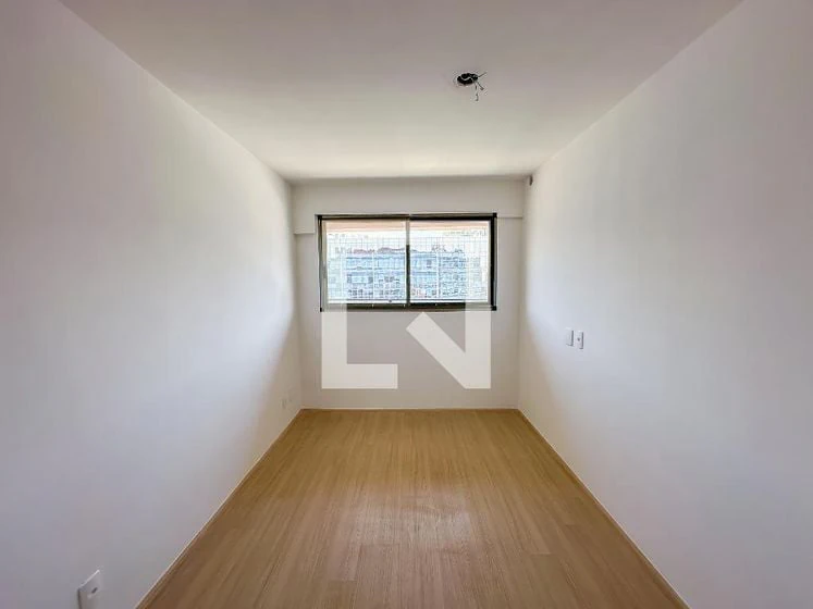 2-bedroom apartment in a building with a gym — photo 9