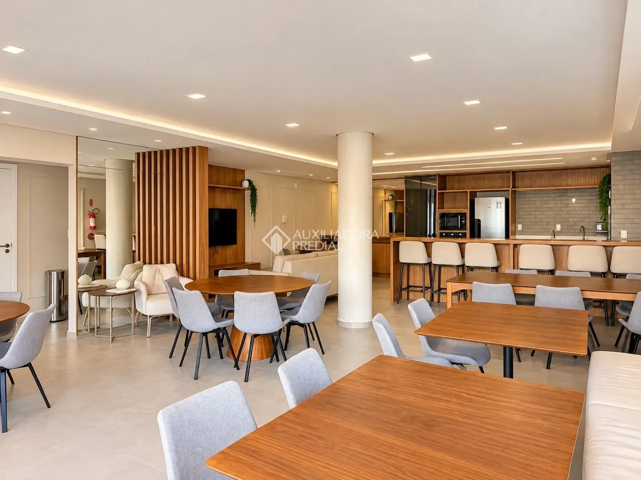 Furnished 2-bedroom apartment with balcony and grill — photo 25