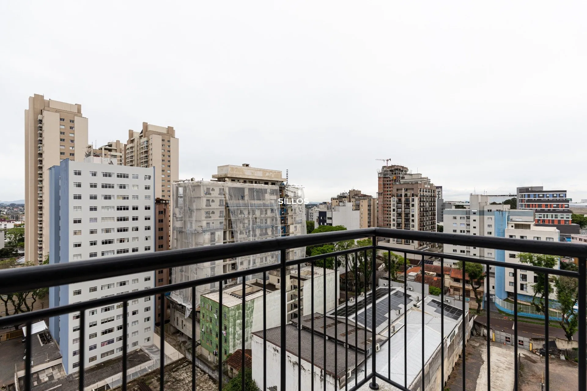 One-bedroom apartment in a building with a gym — photo 14