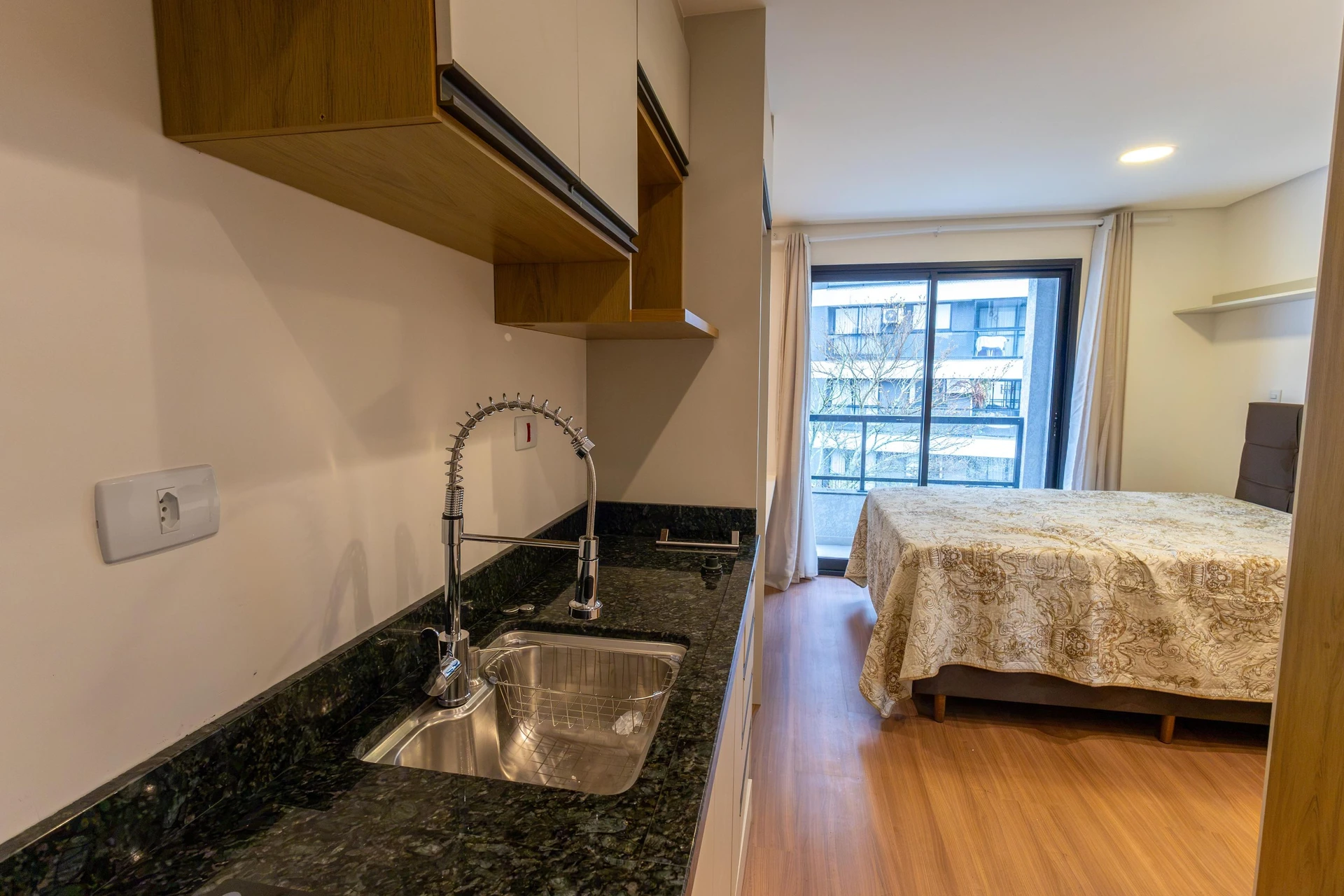 28 m² studio with a home office and a glass-enclosed balcony — photo 27