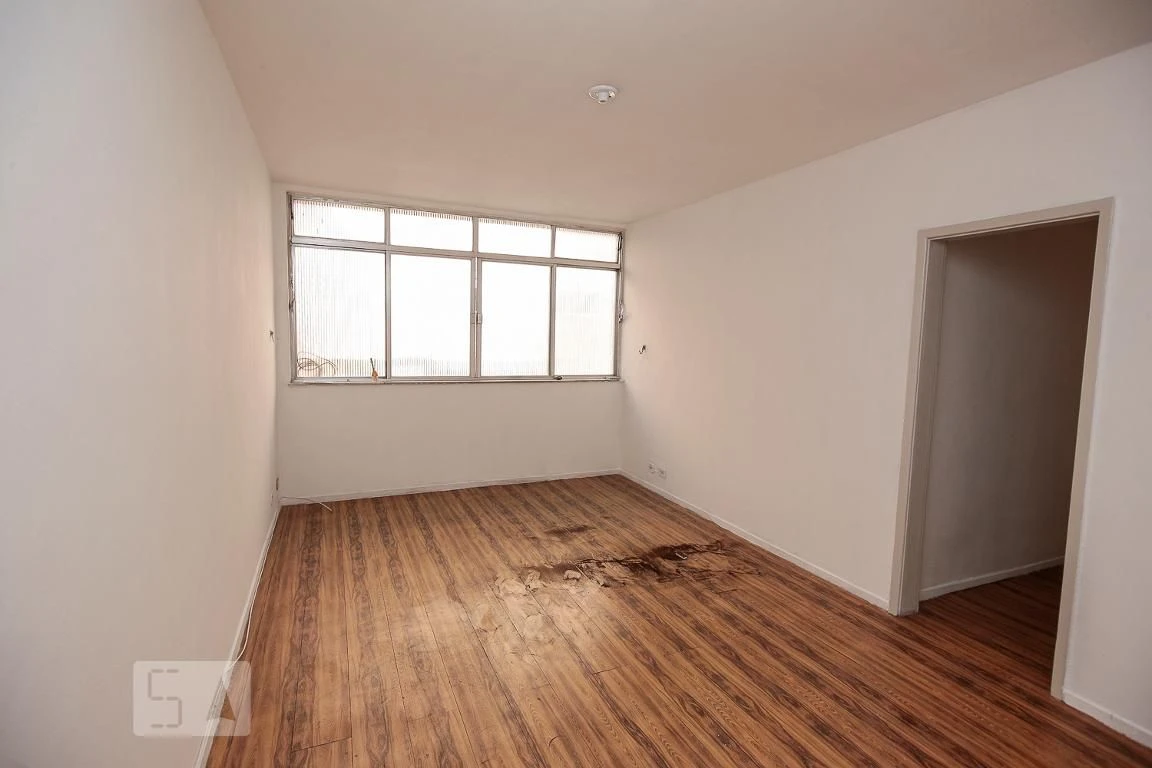 Wood or laminate floors in a 3-bedroom apartment, 88 m² — photo 18