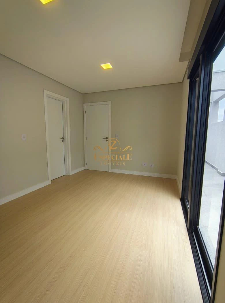 4-bedroom house with floor-to-ceiling windows — photo 31