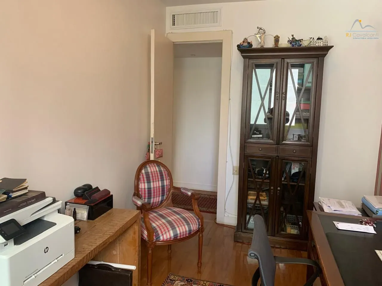 Unfurnished 4-bedroom apartment with a home office — photo 17