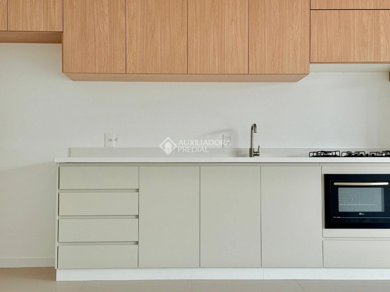 Apartamento de 2 quartos com suíte e cozinha aberta