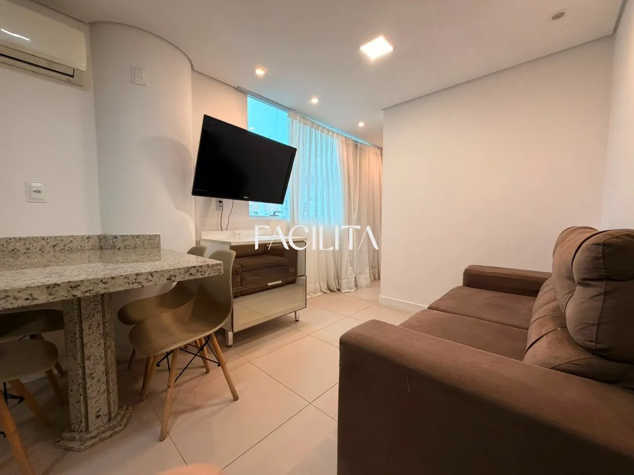 Apartamento de 1 quarto com 48 m² e cozinha integrada