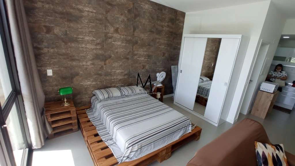 Loft with 1 bedroom and parking, separate kitchen