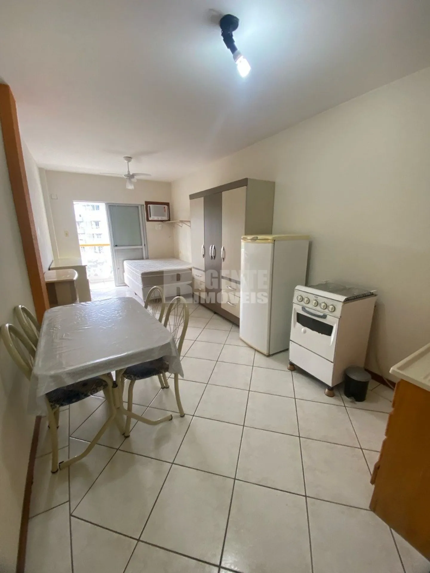 Furnished 1-bedroom apartment with a balcony — photo 4