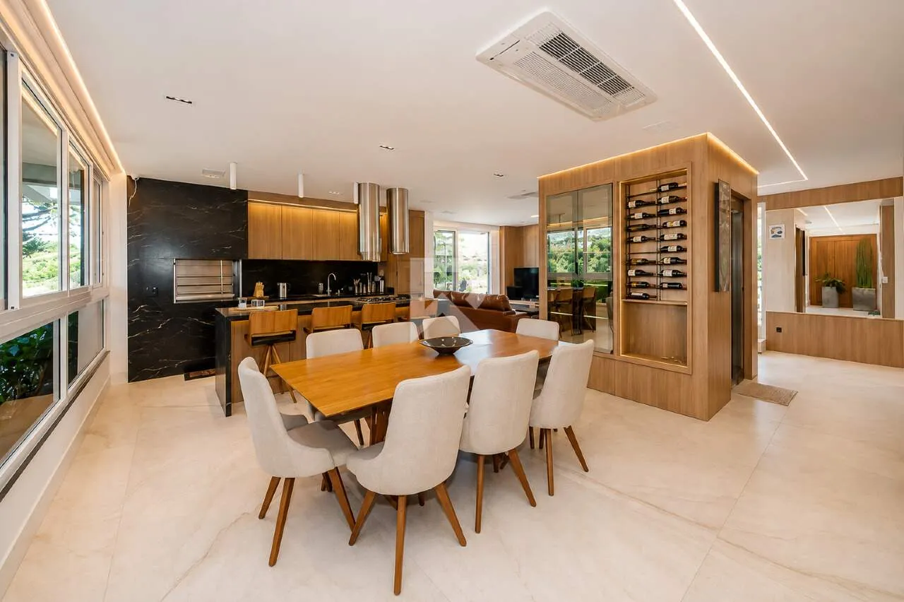 Furnished 635 m² house with 4 en-suite bedrooms and parking — photo 11