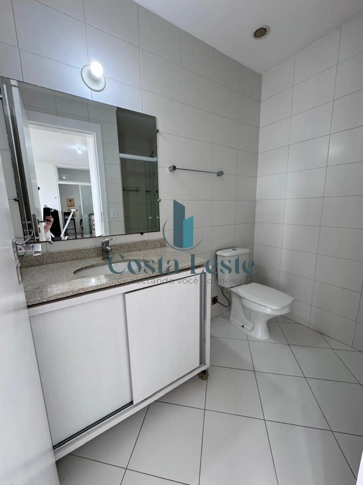 Apartamento mobiliado de 2 dormitórios com sacada — photo 9