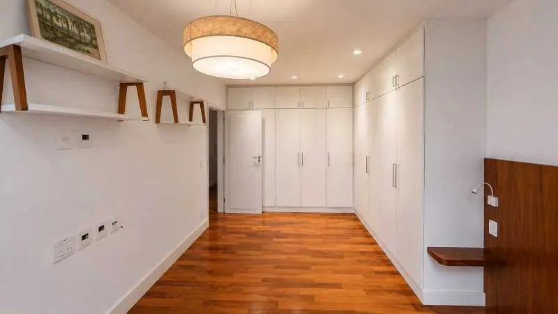 260 m² unfurnished apartment with balcony and 3 bedrooms — photo 21
