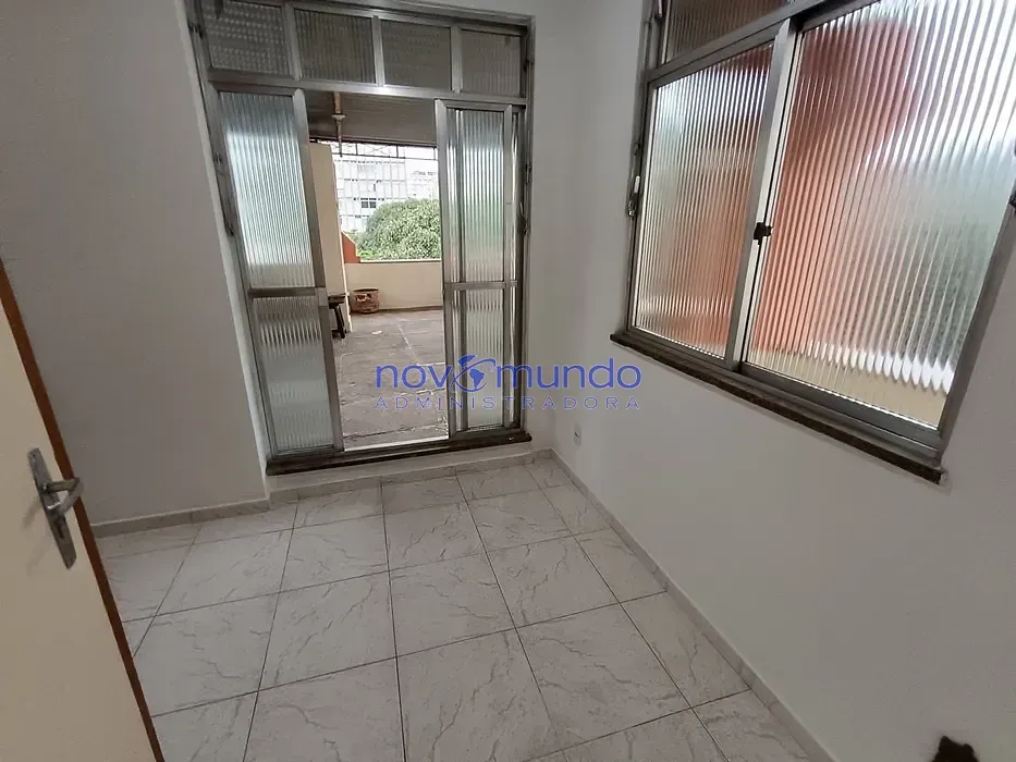 3-bedroom apartment, 1 with its own bathroom, 157 m² — photo 18