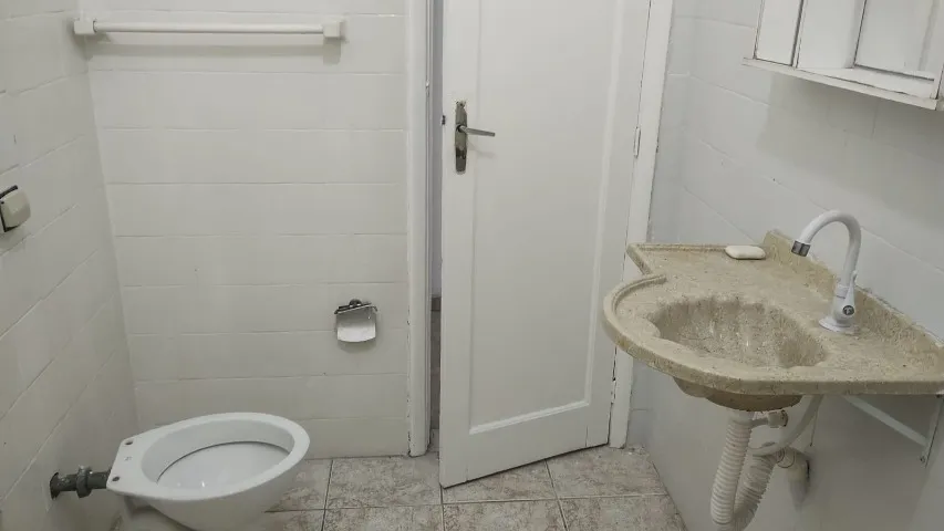 1-bedroom apartment with 1 parking space and laundry area — photo 4