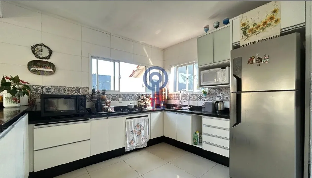 Furnished house with 5 bedrooms and 4 parking spots — photo 2