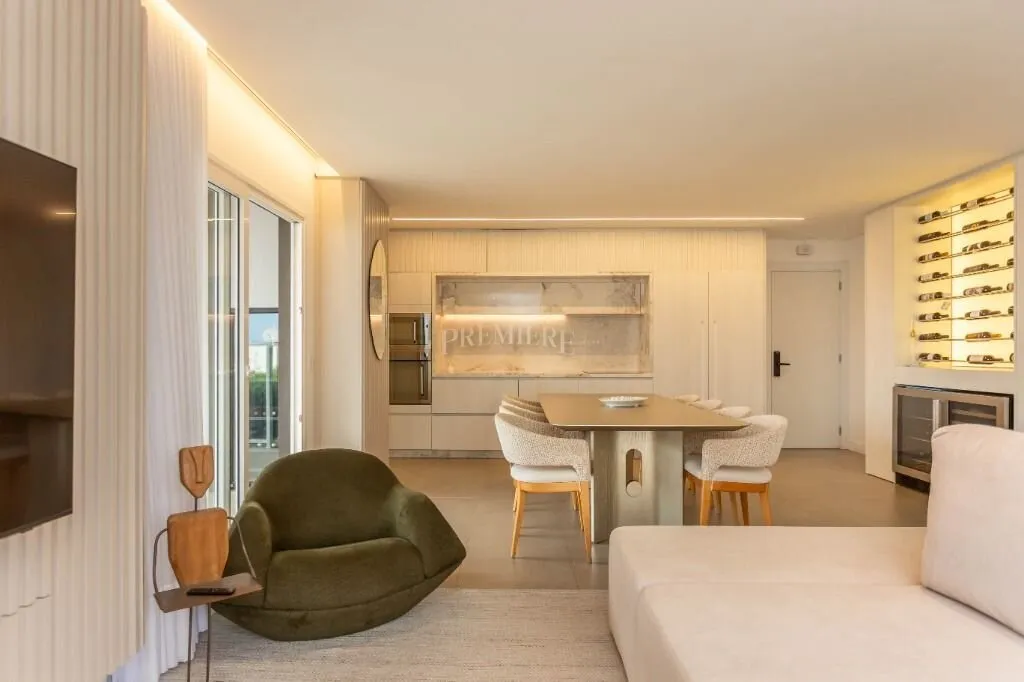 Furnished apartment, 194 m², with floor-to-ceiling windows — photo 5