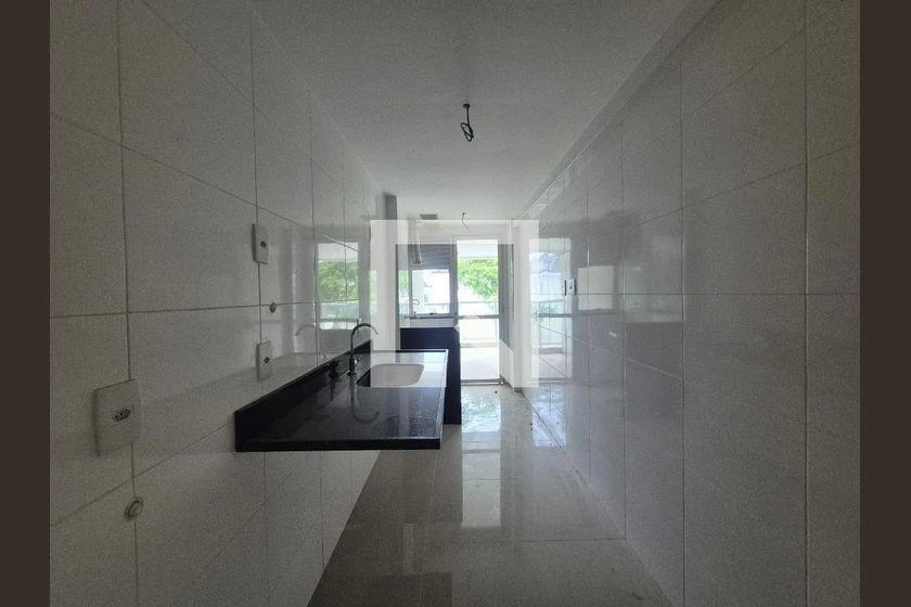 3-bedroom apartment in a building with a gym — photo 8