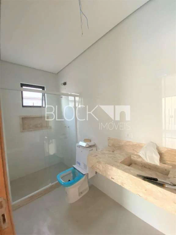 335 m² unfurnished house with 3 en-suite bedrooms — photo 9