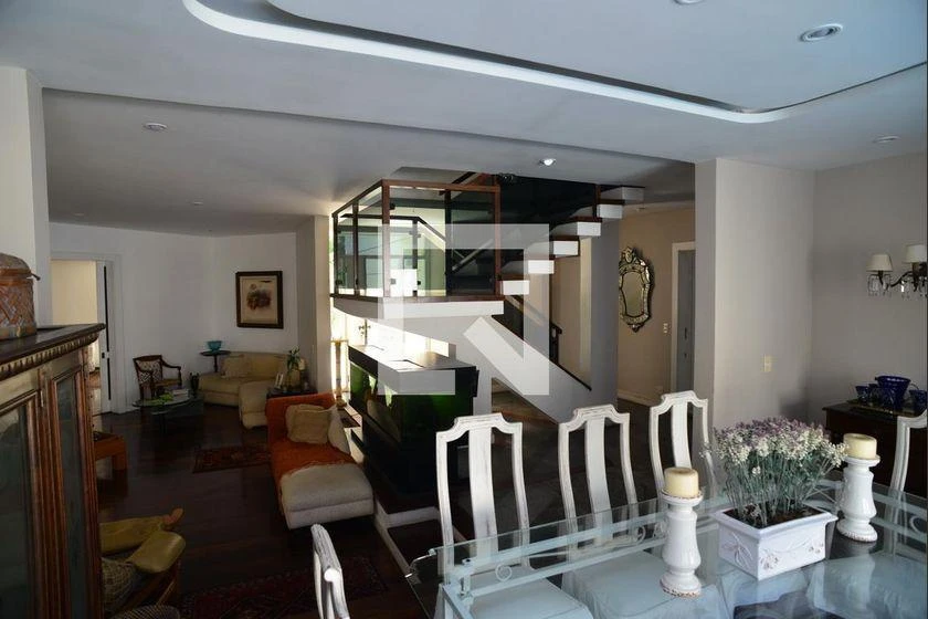 House in a gated community with 5 bedrooms and mountain view — photo 31