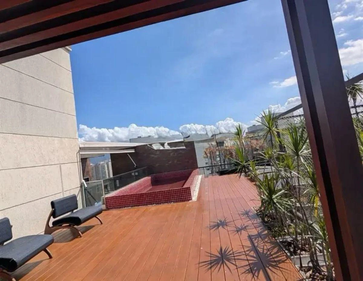 4-bedroom apartment with a mountain view — photo 5