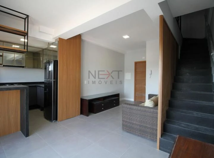 Furnished top-floor flat with gas open-plan kitchen and parking — photo 2