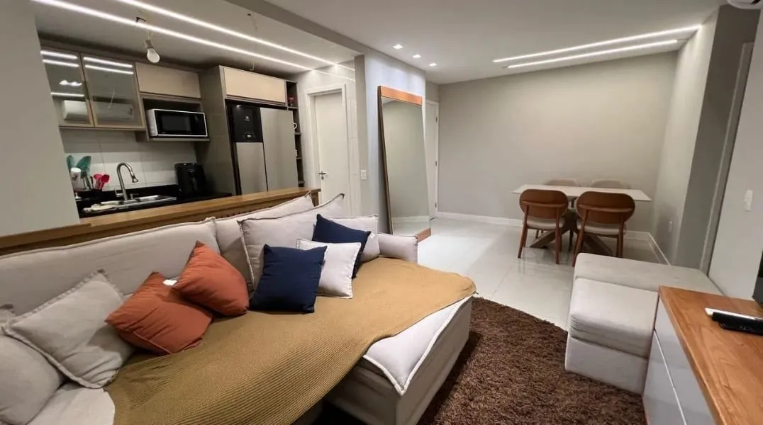 Furnished apartment with an enclosed balcony — photo 10