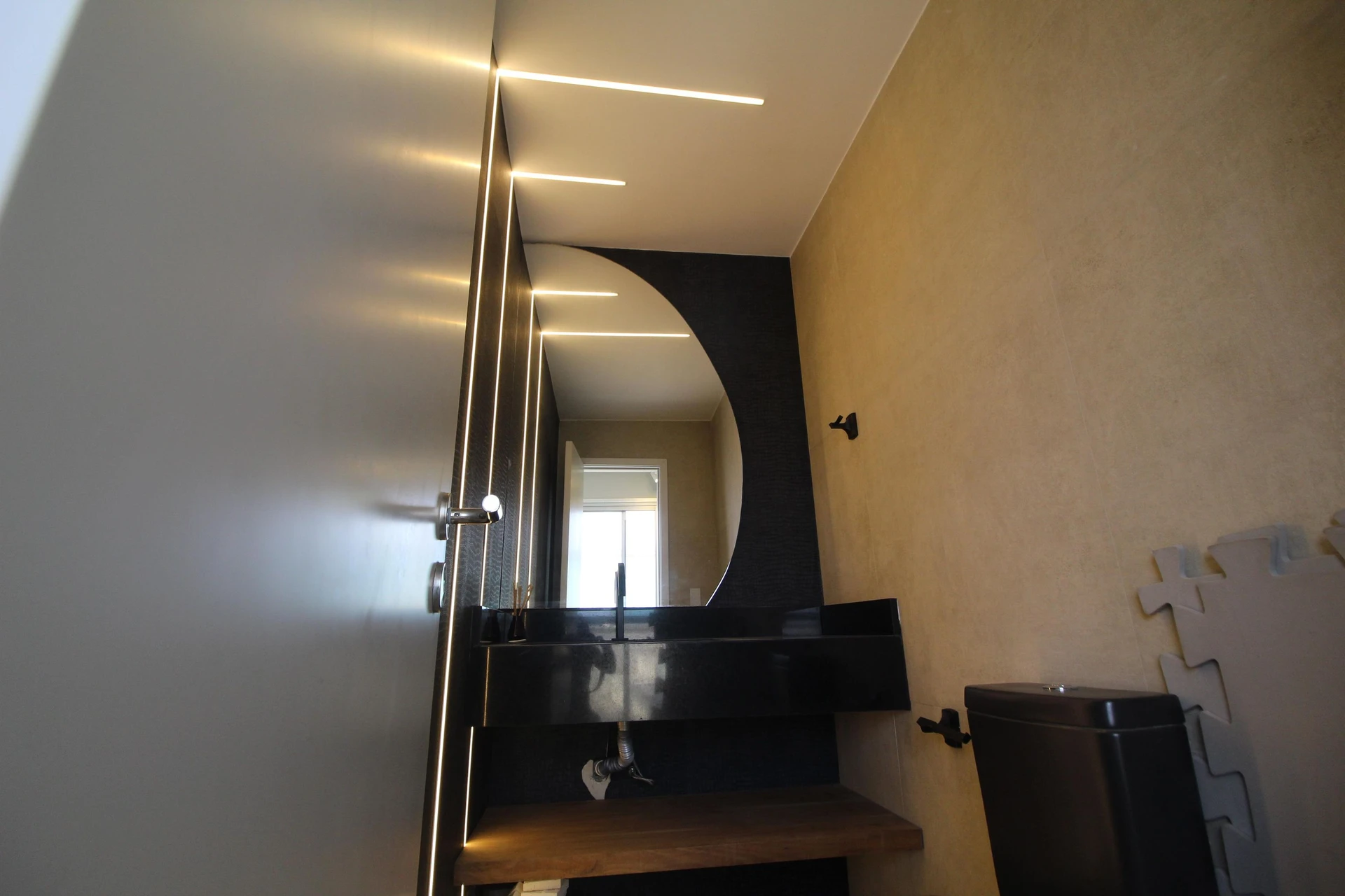 4-bedroom apartment in a building with a sauna — photo 48