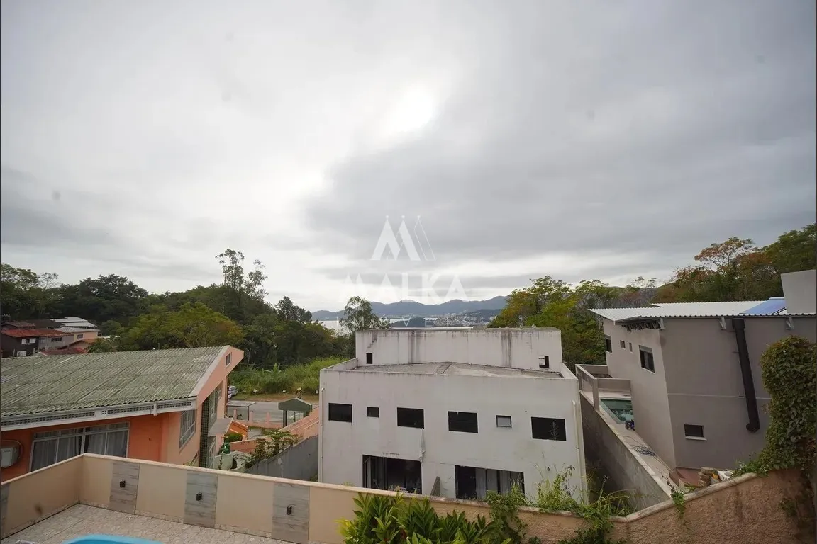 4-bedroom house with a water view in Florianópolis — photo 43