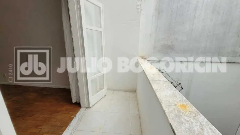 3-bedroom apartment with a suite and a balcony — photo 36