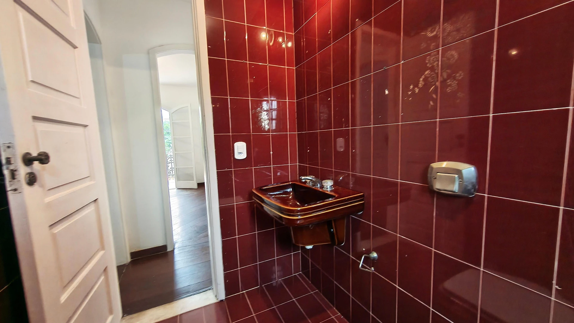 House, 250 m², with a bathtub — photo 43