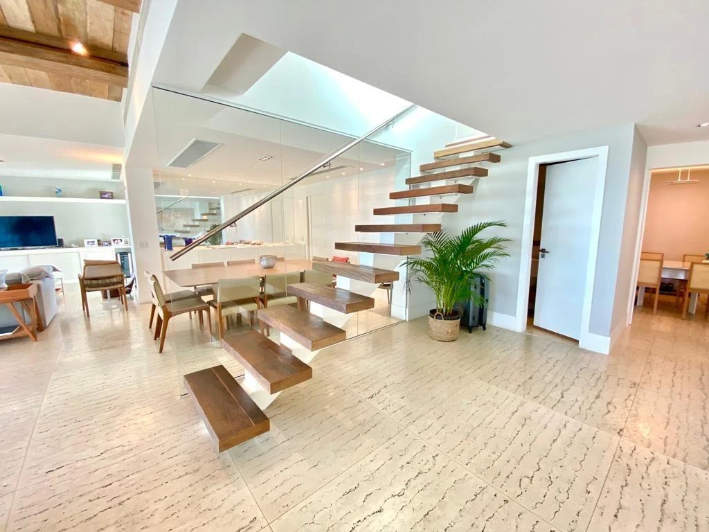 Furnished penthouse with balcony and open-plan kitchen — photo 8