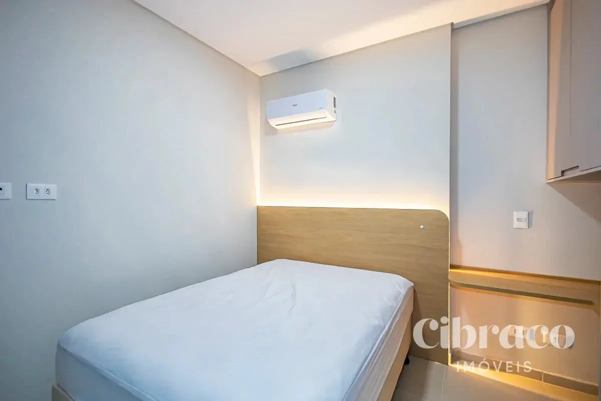 Furnished apartment, 31 m², with a glass-enclosed balcony — photo 5