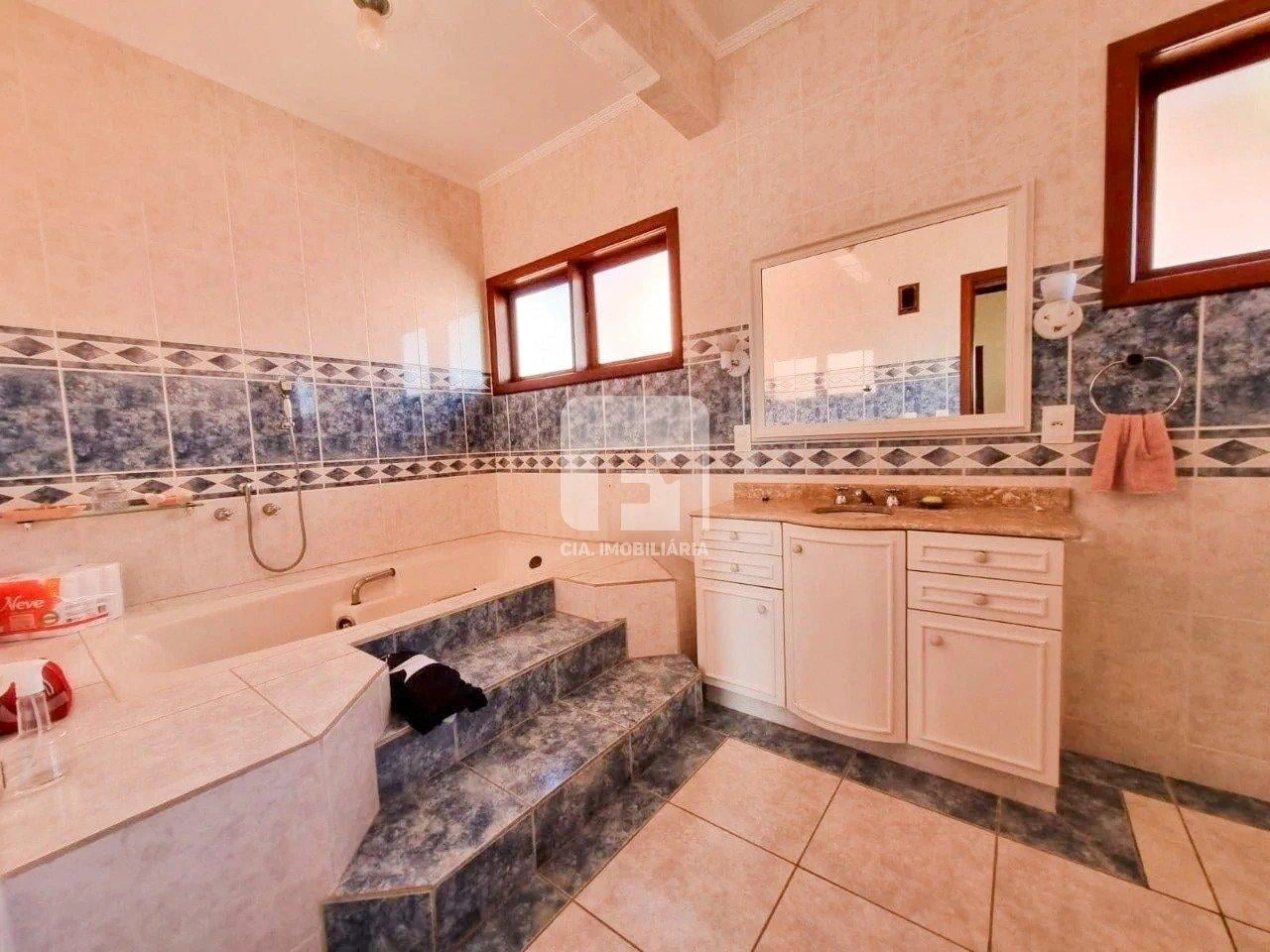 Casa de 5 dormitorios con balcón cerrado con vidrio — photo 15