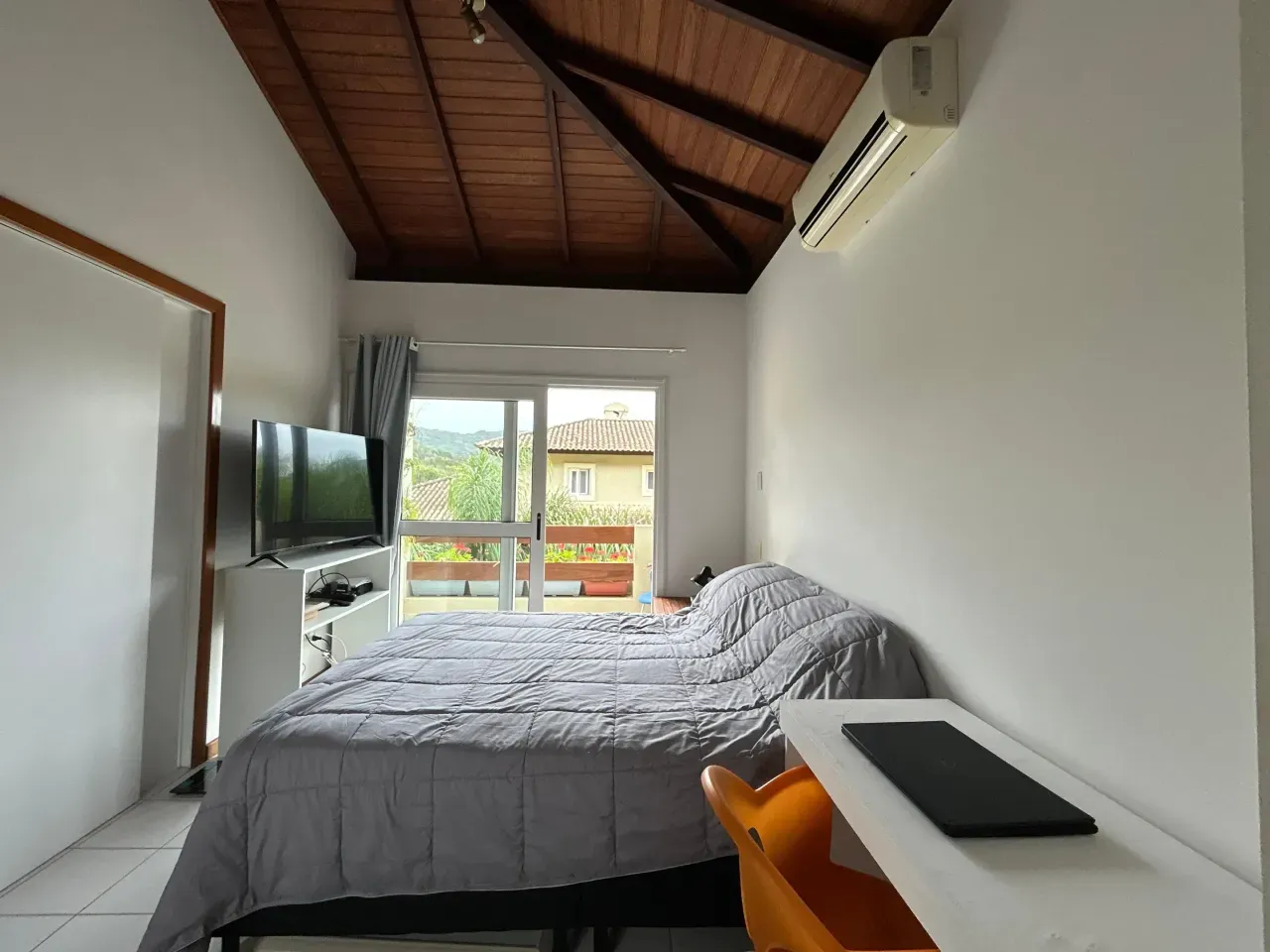 Bathtub in a 3-bedroom apartment, 114 m² — photo 3