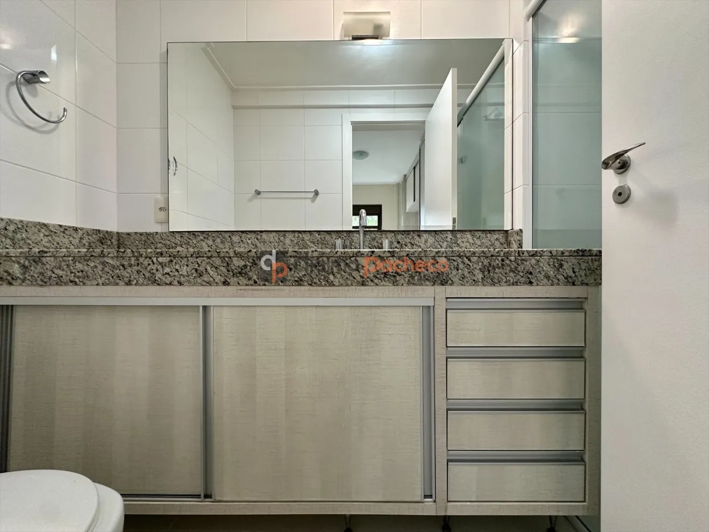 Balcony with a grill in a 2-bedroom apartment, 69 m² — photo 47