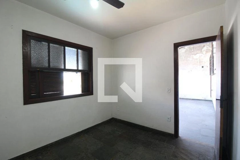 265 m² house with a home office and a bathtub — photo 9