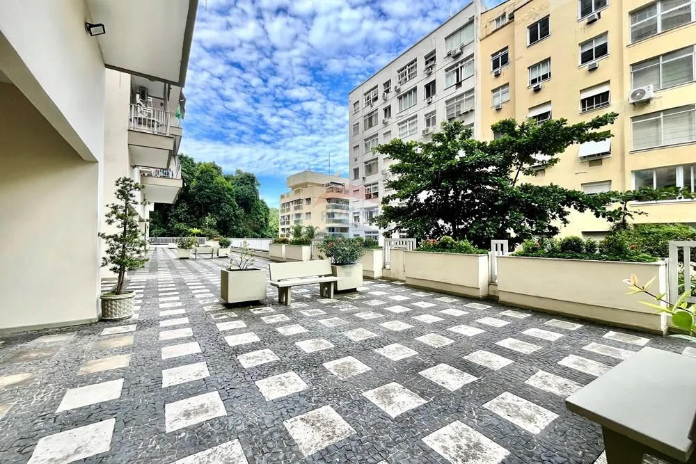 3-bedroom apartment with a mountain view in Rio de Janeiro — photo 62