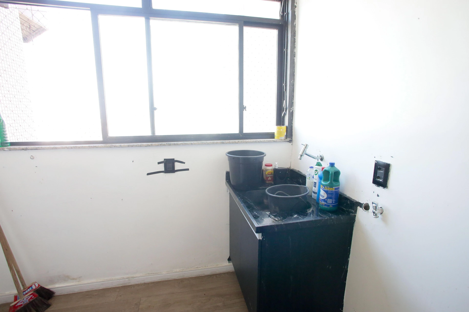 3-bedroom apartment with a balcony and 1 parking space — photo 34