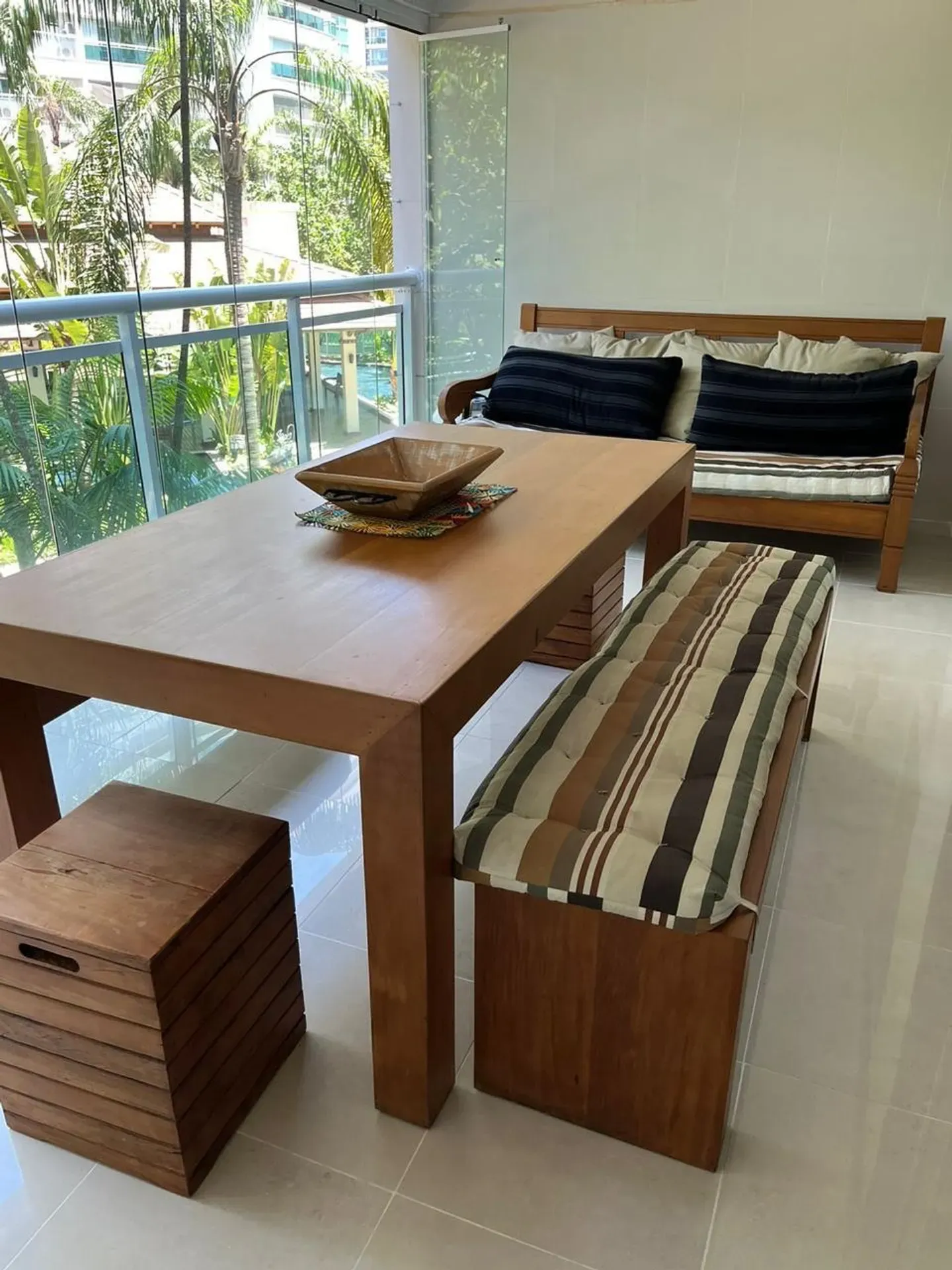 Furnished apartment with balcony, 4 bedrooms and 5 baths — photo 14
